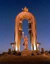Памятник И. Сомони – основателю первого таджикского государства