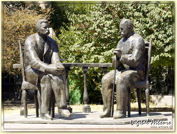 Памятник М. Горькому и С. Айни