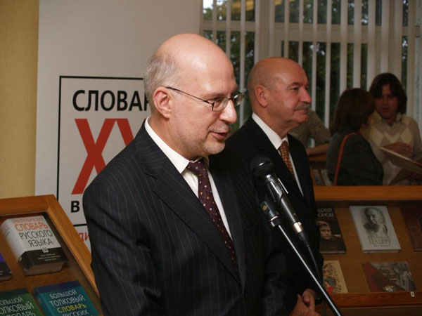 Декан факультета славистики ВПУ Гинтаутас Кундротас и ректор ВПУ Гайжутис Альгирдас